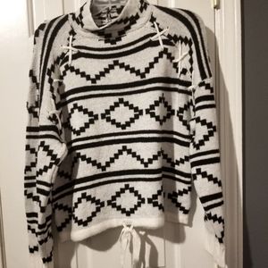 No Boundaries Turtleneck black and white